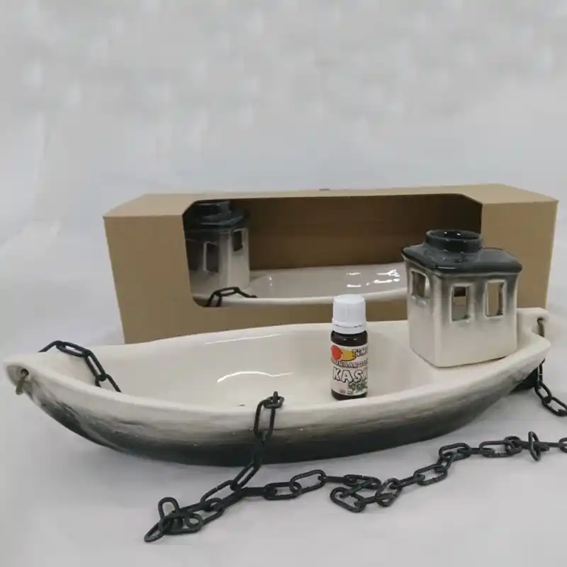 Duftbehälter aus Keramik - Boot mit Aroma Must-Have